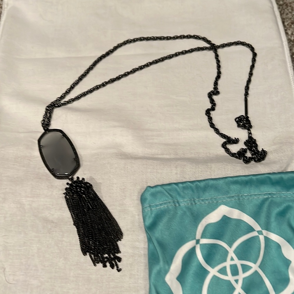 Kendra Scott necklace